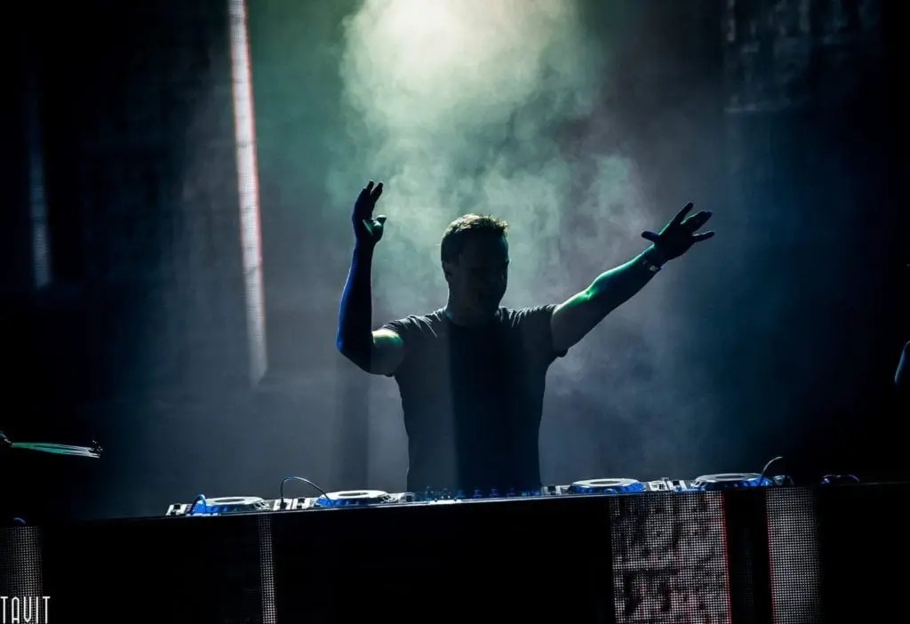 Concert Photography DJ Pump up