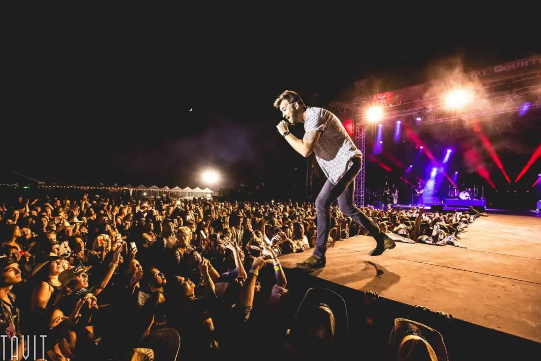 Concert Photography Singer Engaging