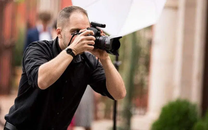Tavit shooting pics at event