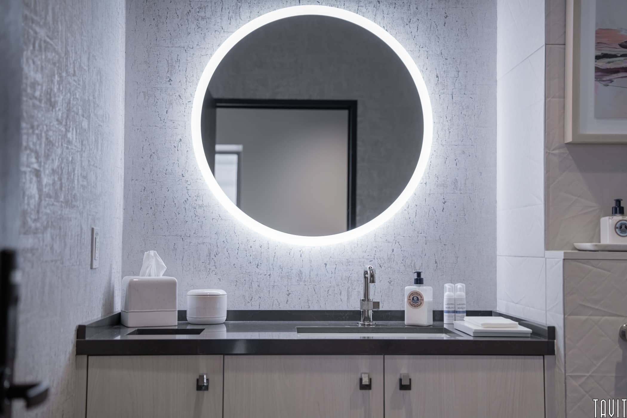 Jetlinx bathroom sink and mirror