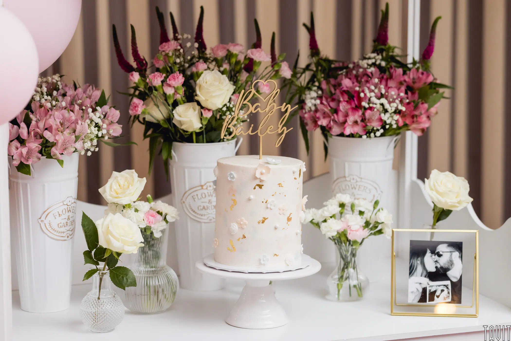 Baby shower cake table