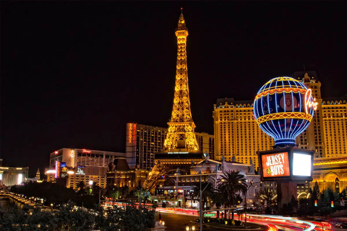 night time vegas skyline view