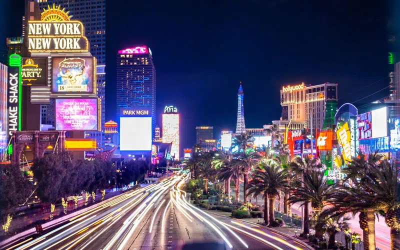 vegas-at-night las vegas strip at night